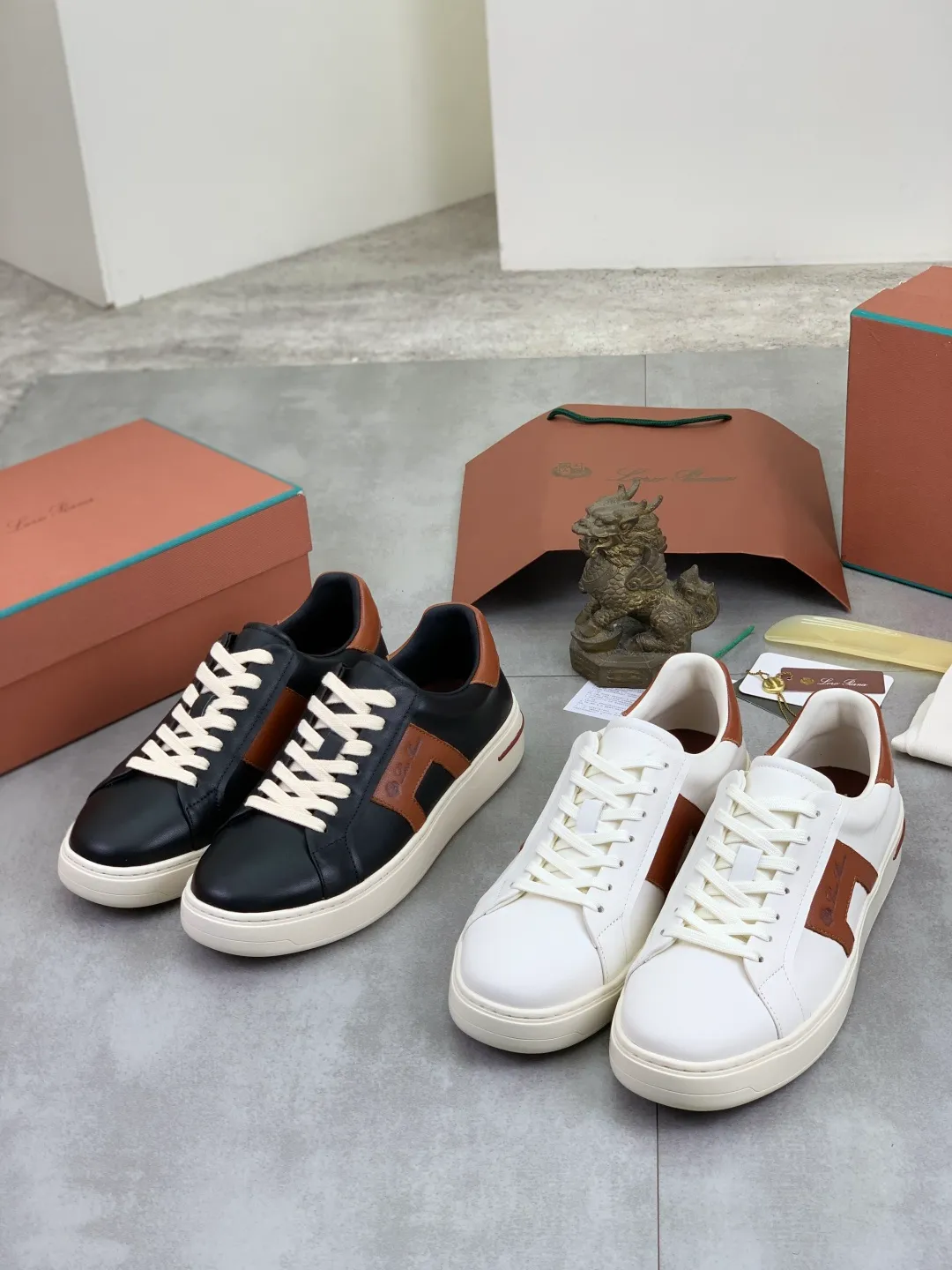 Men's men's shoes 💰P560 New style 💰High quality The latest casual shoes Loro Piana 💯Top grade💯Buy the original copy💯 Founded the existing Loro Piana company on April 24, 1924. It is now the sixth generation of family business, providing top quality products to customers who are discerning about taste and quality. Imported original fly woven fabric with cowhide fabric, plain calfskin lining. Hand-sewn thread with cowhide feet. Original packaging. High-end outsole. Size: 38-44 (customized for 45 and 46). 2️⃣ colors available.